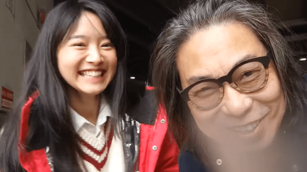 素顏面貌十分年輕可愛。